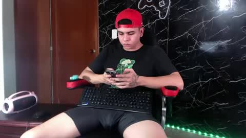 Snapshot of maty_hard chatting on February 7, 2025, 2:15 pm Matias online show from February 7, 2025, 2:15 pm