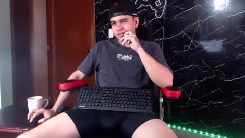 Snapshot of maty_hard chatting on February 8, 2025, 12:17 pm Matias online show from February 8, 2025, 12:17 pm