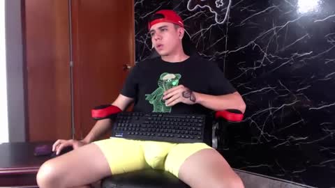 Snapshot of maty_hard chatting on February 27, 2025, 4:10 pm Matias online show from February 27, 2025, 4:10 pm