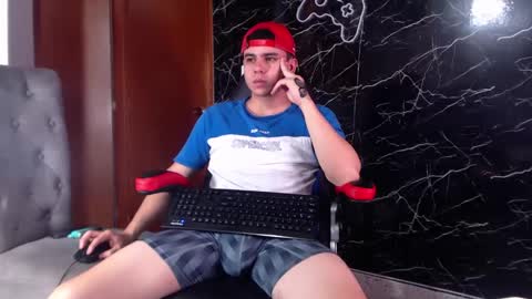 Snapshot of maty_hard chatting on March 3, 2025, 4:14 pm Matias online show from March 3, 2025, 4:14 pm