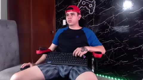 Snapshot of maty_hard chatting on March 12, 2025, 2:01 pm Matias online show from March 12, 2025, 2:01 pm