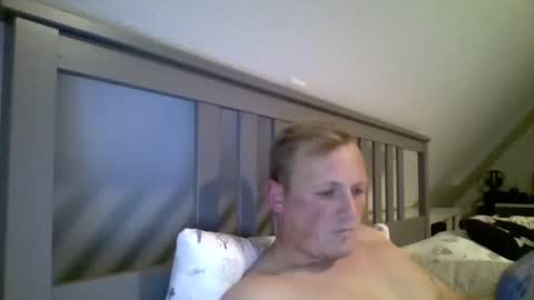 matzejohannsen97 online show from November 13, 2025, 3:33 pm