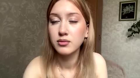 Snapshot of maudiesikes chatting on July 17, 2026, 10:11 am Mia online show from July 17, 2026, 10:11 am