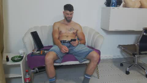 Snapshot of mauro_real_man chatting on July 8, 2026, 5:28 pm mauro_real_man online show from July 8, 2026, 5:28 pm