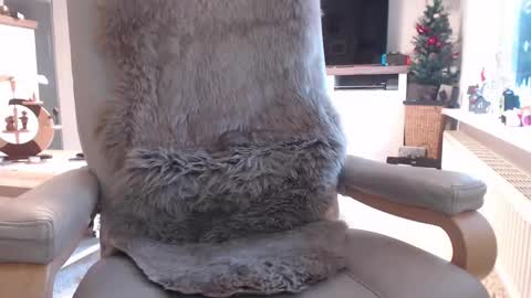 mav1962 online show from December 2, 2025, 7:14 am