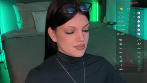 Mavis online show from November 23, 2025, 8:52 pm