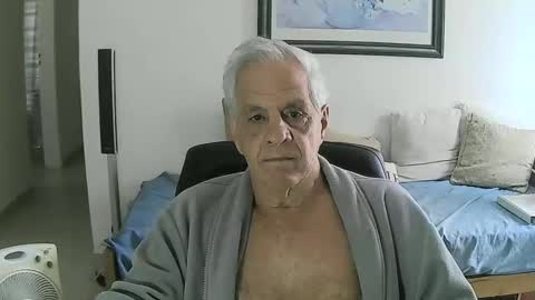 Snapshot of max_2017 chatting on February 28, 2026, 1:45 pm max_2017 online show from February 28, 2026, 1:45 pm