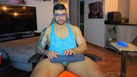 Max online show from November 10, 2025, 3:49 am