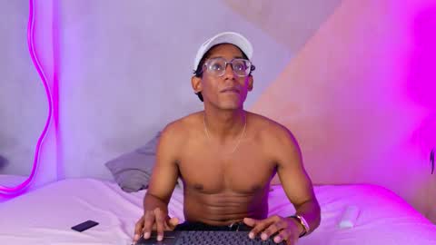 max_cumpower72 online show from October 1, 2025, 3:01 am