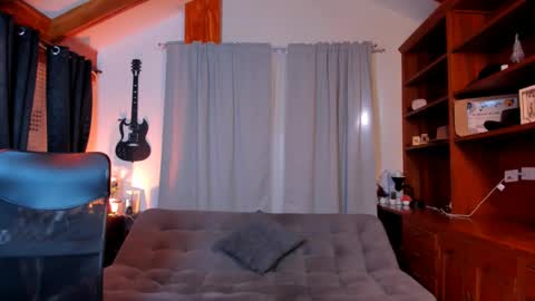 max D. online show from January 22, 2025, 1:00 pm