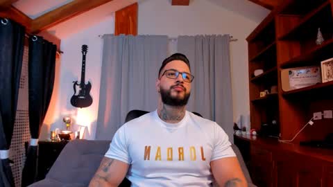 max D. online show from March 6, 2025, 12:19 pm