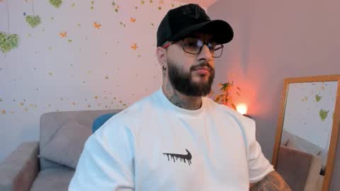 max D. online show from November 1, 2025, 1:40 am