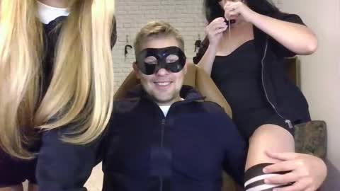 Snapshot of max_mila_888 chatting on October 22, 2025, 8:25 am Max  Aliya online show from October 22, 2025, 8:25 am