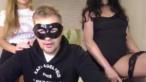 Snapshot of max_mila_888 chatting on October 27, 2025, 8:40 am Max  Aliya online show from October 27, 2025, 8:40 am