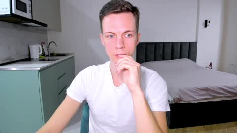 Snapshot of max_shy chatting on January 21, 2025, 1:43 pm Max online show from January 21, 2025, 1:43 pm