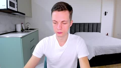 Snapshot of max_shy chatting on January 22, 2025, 12:27 pm Max online show from January 22, 2025, 12:27 pm