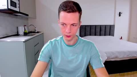 Snapshot of max_shy chatting on January 25, 2025, 3:41 pm Max online show from January 25, 2025, 3:41 pm