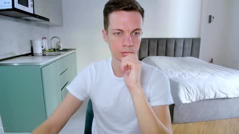 Snapshot of max_shy chatting on January 28, 2025, 12:00 pm Max online show from January 28, 2025, 12:00 pm