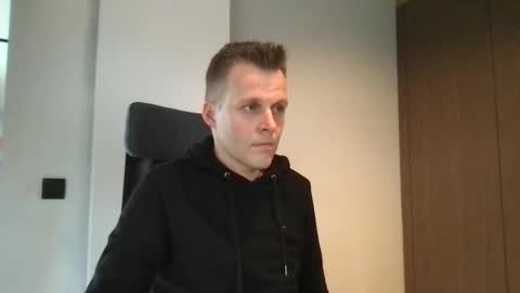 Snapshot of max_straight_1 chatting on December 27, 2024, 1:07 pm Max take off clothes online show from December 27, 2024, 1:07 pm