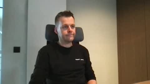 Snapshot of max_straight_1 chatting on December 31, 2024, 2:14 pm Max take off clothes online show from December 31, 2024, 2:14 pm