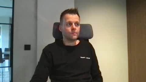 Snapshot of max_straight_1 chatting on January 1, 2025, 12:55 pm Max take off clothes online show from January 1, 2025, 12:55 pm