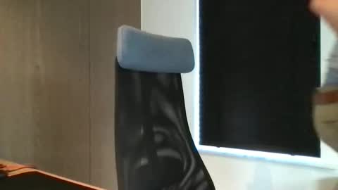 Snapshot of max_straight_1 chatting on January 31, 2025, 10:20 am Max take off clothes online show from January 31, 2025, 10:20 am