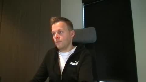 Snapshot of max_straight_1 chatting on February 4, 2025, 8:13 am Max take off clothes online show from February 4, 2025, 8:13 am