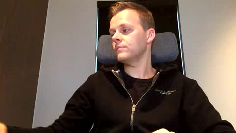 Snapshot of max_straight_1 chatting on February 20, 2025, 7:23 am Max take off clothes online show from February 20, 2025, 7:23 am