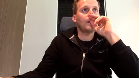 Snapshot of max_straight_1 chatting on February 20, 2025, 10:37 am Max take off clothes online show from February 20, 2025, 10:37 am