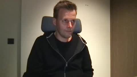 Snapshot of max_straight_1 chatting on February 20, 2025, 6:35 pm Max take off clothes online show from February 20, 2025, 6:35 pm