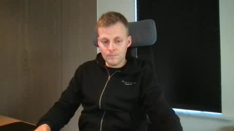 Snapshot of max_straight_1 chatting on February 24, 2025, 1:10 pm Max take off clothes online show from February 24, 2025, 1:10 pm