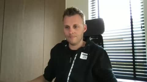 Snapshot of max_straight_1 chatting on March 11, 2025, 12:17 pm Max take off clothes online show from March 11, 2025, 12:17 pm