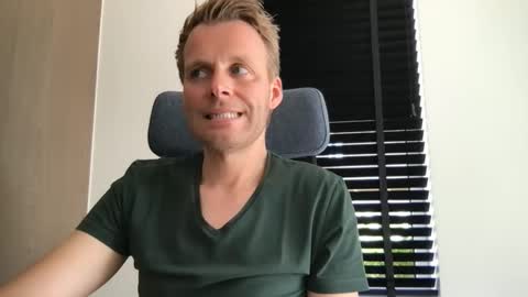 Snapshot of max_straight_1 chatting on September 12, 2025, 11:43 am Max take off clothes online show from September 12, 2025, 11:43 am