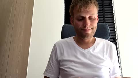 Snapshot of max_straight_1 chatting on October 9, 2025, 10:57 am Max take off clothes online show from October 9, 2025, 10:57 am