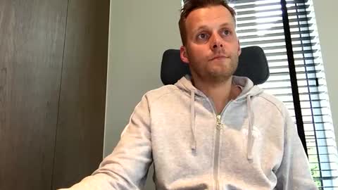 Snapshot of max_straight_1 chatting on November 3, 2025, 2:07 pm Max take off clothes online show from November 3, 2025, 2:07 pm