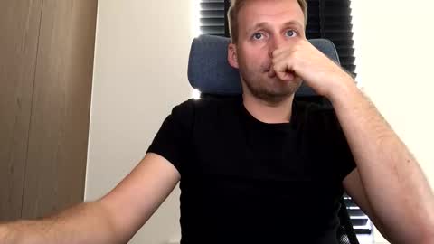 Snapshot of max_straight_1 chatting on November 7, 2025, 9:09 am Max take off clothes online show from November 7, 2025, 9:09 am