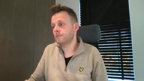 Snapshot of max_straight_1 chatting on November 13, 2025, 11:53 am Max take off clothes online show from November 13, 2025, 11:53 am