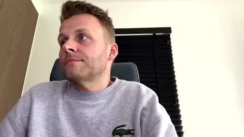 Max take off clothes online show from March 31, 2026, 2:06 pm