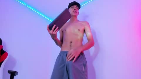 Max online show from November 14, 2025, 6:39 pm