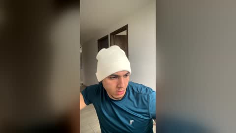 max_valiant1 online show from April 21, 2026, 12:33 pm