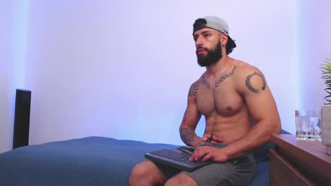 max_xl_ online show from April 8, 2026, 4:18 pm