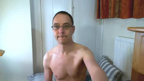 Max Davies online show from April 17, 2026, 11:57 am