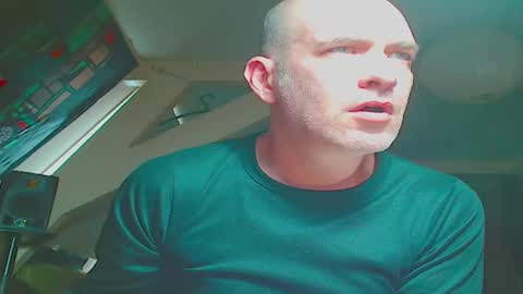 Snapshot of maxhardcore77 chatting on December 1, 2025, 9:03 am maxhardcore77 online show from December 1, 2025, 9:03 am