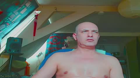 maxhardcore77 online show from April 18, 2026, 10:19 am