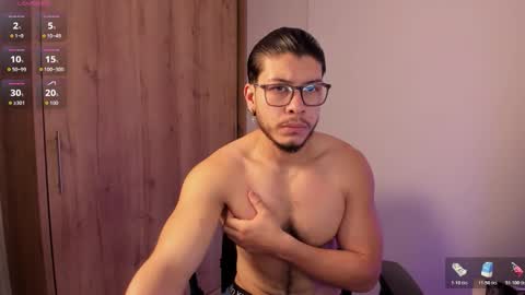 Snapshot of maxifit_ chatting on November 12, 2025, 9:53 am Mikael online show from November 12, 2025, 9:53 am