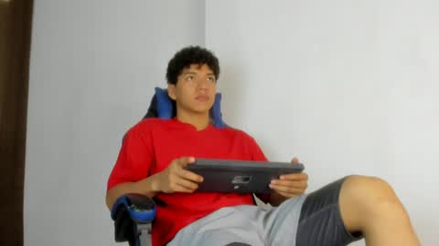 Snapshot of maximiliano_kh4lil chatting on June 17, 2026, 11:56 am Maximiliano online show from June 17, 2026, 11:56 am