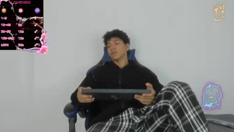 Snapshot of maximiliano_kh4lil chatting on June 20, 2026, 12:08 pm Maximiliano online show from June 20, 2026, 12:08 pm
