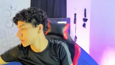 Maximiliano online show from November 14, 2025, 7:56 pm