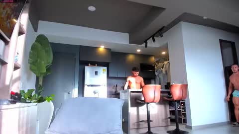 Snapshot of maximo_and_marcelo chatting on December 4, 2025, 12:03 pm maximo_and_marcelo online show from December 4, 2025, 12:03 pm