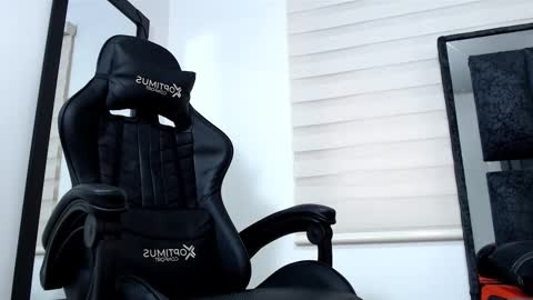 Maximo Sebastian online show from February 23, 2025, 9:59 pm